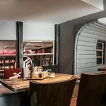 Handel's 3*